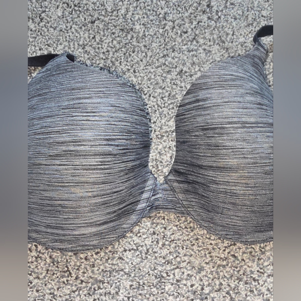 Victoria's Secret Lightly Lined Demi tshirt Bra 34D - Picture 3 of 4